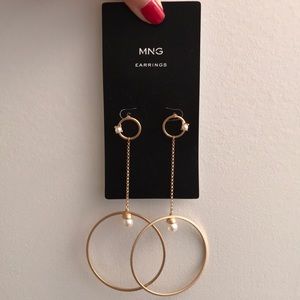 Mango gold dangle hoop earrings with pearl